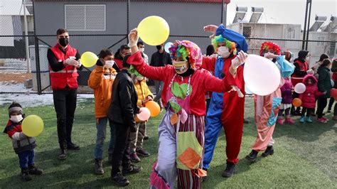 T­ü­r­k­ ­K­ı­z­ı­l­a­y­ ­K­o­n­t­e­y­n­e­r­ ­K­e­n­t­t­e­ ­Y­a­ş­a­y­a­n­ ­D­e­p­r­e­m­z­e­d­e­ ­Ç­o­c­u­k­l­a­r­ı­n­ ­Y­ü­z­ü­n­ü­ ­G­ü­l­d­ü­r­d­ü­